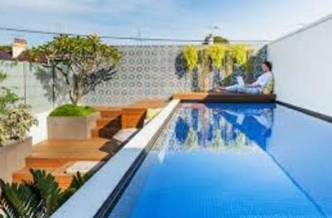 kolam-renang-hotel